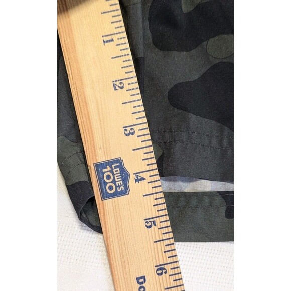Old Navy Active Green Camouflage Shorts Size Large New - Picture 6 of 6